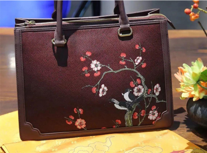 深红色梅花拎包